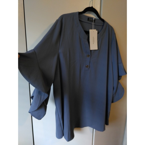 BloomChic Tops - Bloomchic Women's Elegant Tunic Top Size 18 - 20 Flared Sleeve Romantic Office